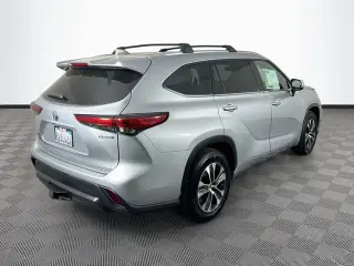 Toyota Highlander Hybrid 2021 AWD XLE 4dr SUV