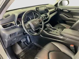 Toyota Highlander Hybrid 2021 AWD XLE 4dr SUV