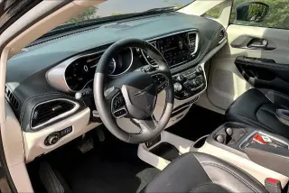 Minivan Chrysler Pacifica Plug-In Hybrid 2023 Touring L 4 puertas