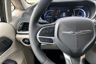 Minivan Chrysler Pacifica Plug-In Hybrid 2023 Touring L 4 puertas