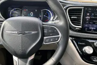 Minivan Chrysler Pacifica Plug-In Hybrid 2023 Touring L 4 puertas