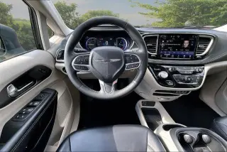 Minivan Chrysler Pacifica Plug-In Hybrid 2023 Touring L 4 puertas