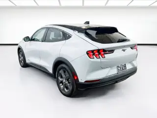 Ford Mustang Mach-E 2023 Select SUV de 4 puertas