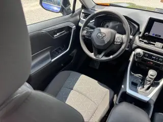 Toyota RAV4 2025 AWD XLE 4dr SUV