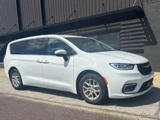 Chrysler Pacifica 2023, versión Touring L, furgoneta (minivan) de 4 puertas