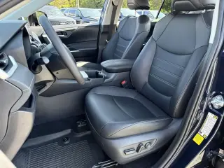 Toyota RAV4 2025 XLE Premium 4dr SUV