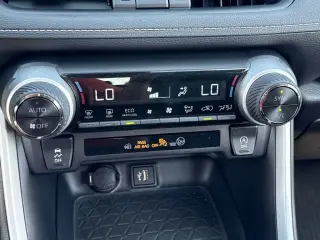 Toyota RAV4 2025 XLE Premium 4dr SUV