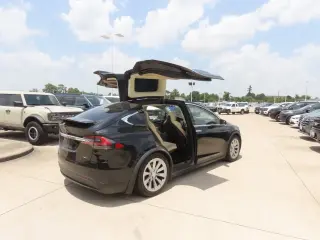 Tesla Model X 2017 AWD 75D 4dr SUV