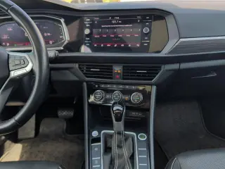 Volkswagen Jetta 2023 SEL 4dr Sedán