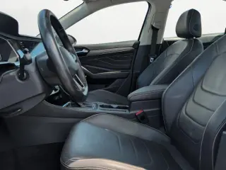 Volkswagen Jetta 2023 SEL 4dr Sedán