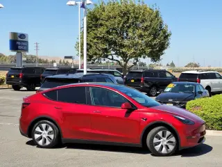 Tesla Model Y 2024 AWD Larga Autonomía 4dr Crossover