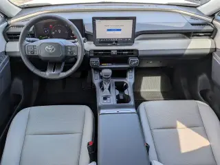 Toyota RAV4 2026 XLE Premium 4 SUV