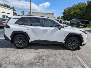 Toyota RAV4 2026 XLE Premium 4 SUV