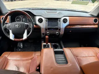 Toyota Tundra 2014 4x4 Edición 1794 Cabina CrewMax 4 puertas Cajón SB (5.7L V8)