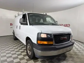 Furgón de carga GMC Savana 2018 2500 3 puertas