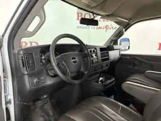 Furgón de carga GMC Savana 2018 2500 3 puertas