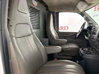 Furgón de carga GMC Savana 2018 2500 3 puertas