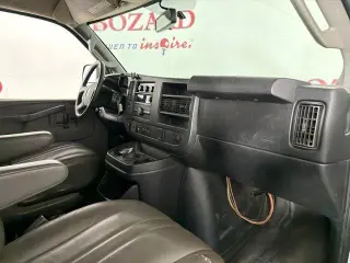 Furgón de carga GMC Savana 2018 2500 3 puertas