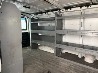 Furgón de carga GMC Savana 2018 2500 3 puertas