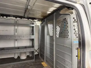 Furgón de carga GMC Savana 2018 2500 3 puertas