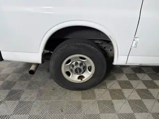 Furgón de carga GMC Savana 2018 2500 3 puertas