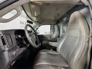Furgón de carga GMC Savana 2018 2500 3 puertas