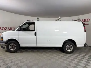 Furgón de carga GMC Savana 2018 2500 3 puertas