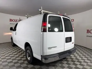 Furgón de carga GMC Savana 2018 2500 3 puertas