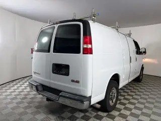 Furgón de carga GMC Savana 2018 2500 3 puertas