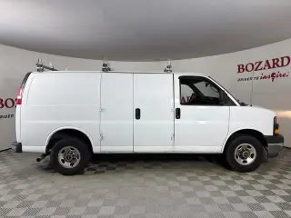 Furgón de carga GMC Savana 2018 2500 3 puertas