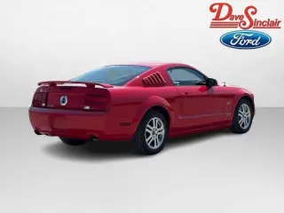 Ford Mustang 2005 GT Deluxe 2dr Fastback