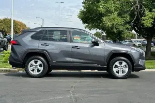 Toyota RAV4 Hybrid 2021 AWD XLE 4dr SUV