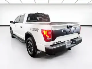 Nissan Titan 2024 4x4 PRO-4X 4dr Crew Cab 5.6 ft. SB