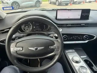 Genesis GV70 2025 AWD 2.5T Standard 4dr SUV