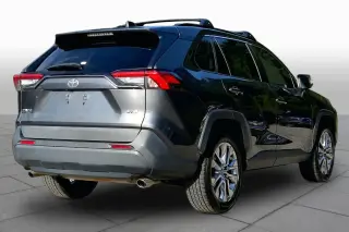 Toyota RAV4 2021 XLE Premium 4dr SUV