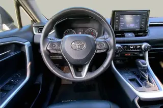 Toyota RAV4 2021 XLE Premium 4dr SUV