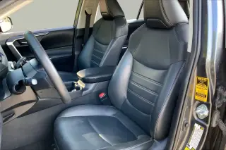 Toyota RAV4 2021 XLE Premium 4dr SUV