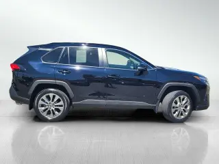 Toyota RAV4 2023 XLE Premium 4dr SUV