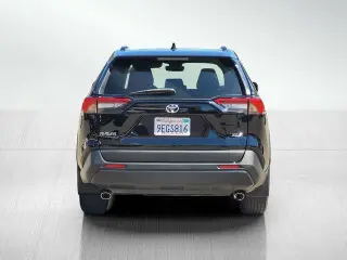 Toyota RAV4 2023 XLE Premium 4dr SUV