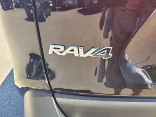 Toyota RAV4 2023 XLE Premium 4dr SUV