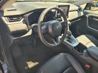 Toyota RAV4 2023 XLE Premium 4dr SUV
