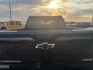 Chevrolet Silverado 1500 2023 4x2 RST 4dr Crew Cab 5.8 ft. SB