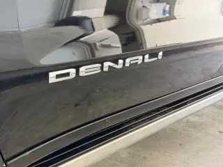 GMC Sierra 1500 2021 4x4 Denali 4dr Crew Cab 5.8 ft. SB