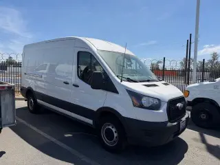 Ford Transit 2024 250 furgón de carga de 3 puertas, largo, techo medio