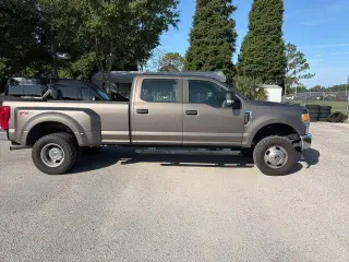 Ford F-350 Super Duty 2022 4x4 XL 4dr Crew Cab 8 ft. LB DRW Pickup
