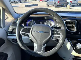 Chrysler Pacifica 2019 Touring L Plus 4dr Mini-Van