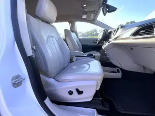 Chrysler Pacifica 2019 Touring L Plus 4dr Mini-Van