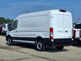 Ford Transit 2024 250 3dr LWB Techo Medio Furgón de Carga