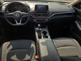 Nissan Altima 2025 2.5 SV 4dr Sedán