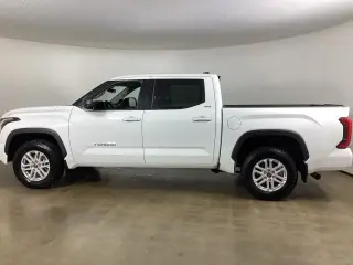 Toyota Tundra 2022 4x4 SR5 4dr CrewMax Cab Pickup SB